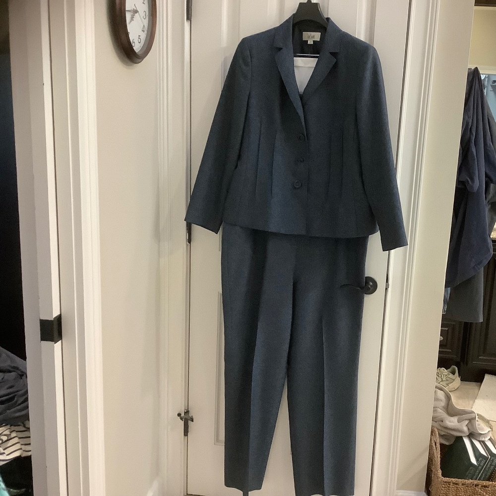 Le Suit size 16